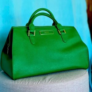 Vibrant green DKNY handbag 💚